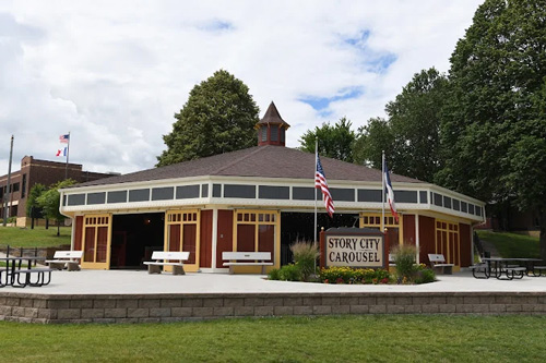 Exterior of Story City Carousel building